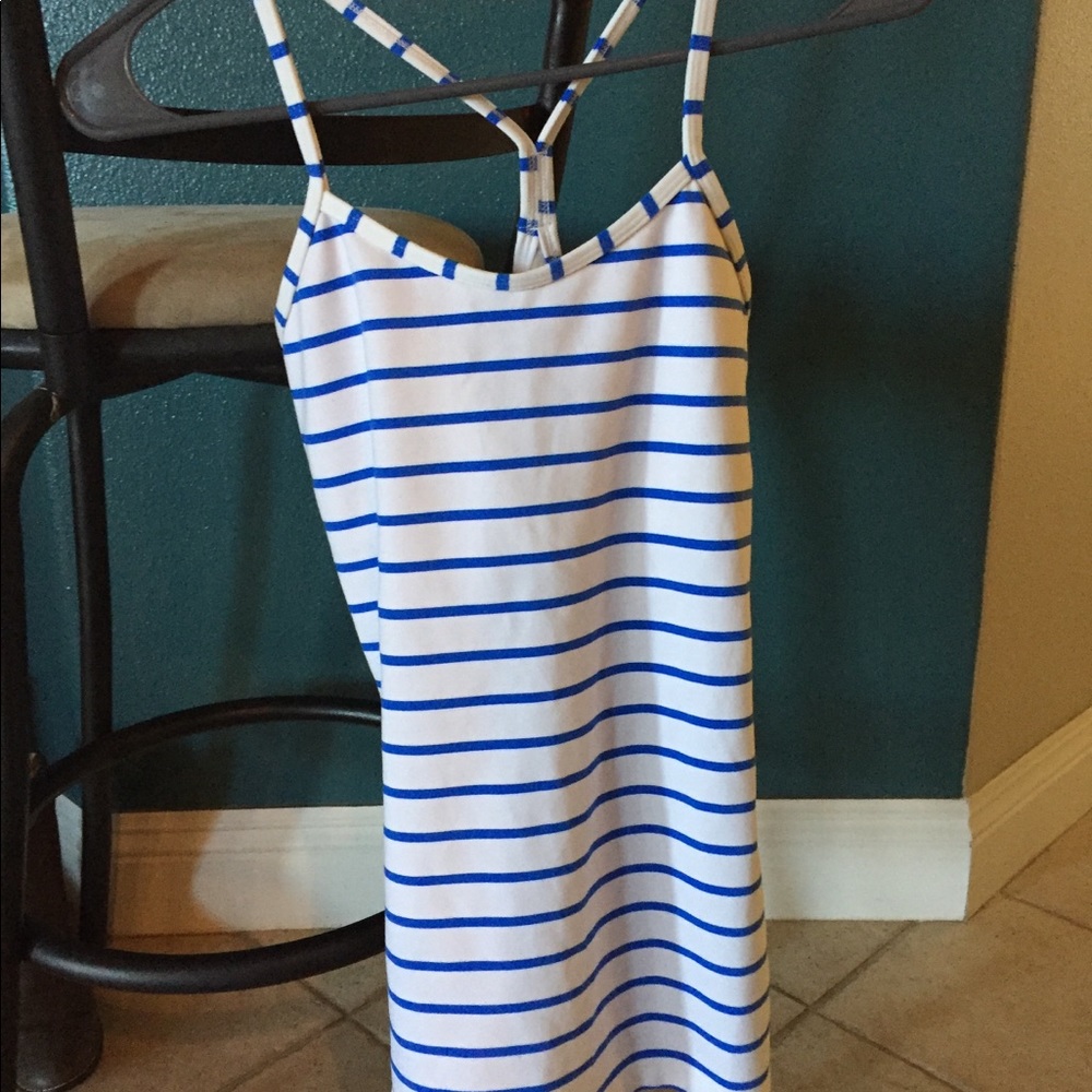 Like new Lululemon Power Y workout tank size 4:)